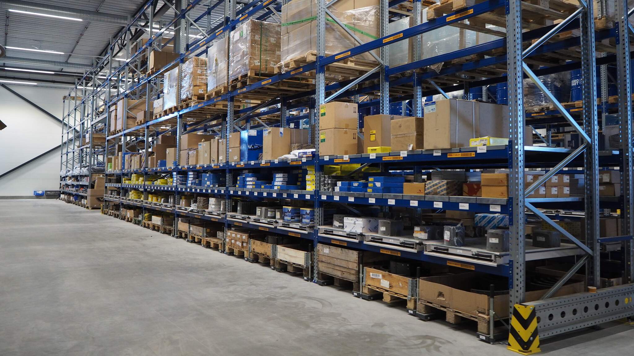 TTI’s product range runs to more than 40,000 articles, from tiny screws to large engines. This means: transporting goods of such varying size and with different kinds of packaging is rather complex.